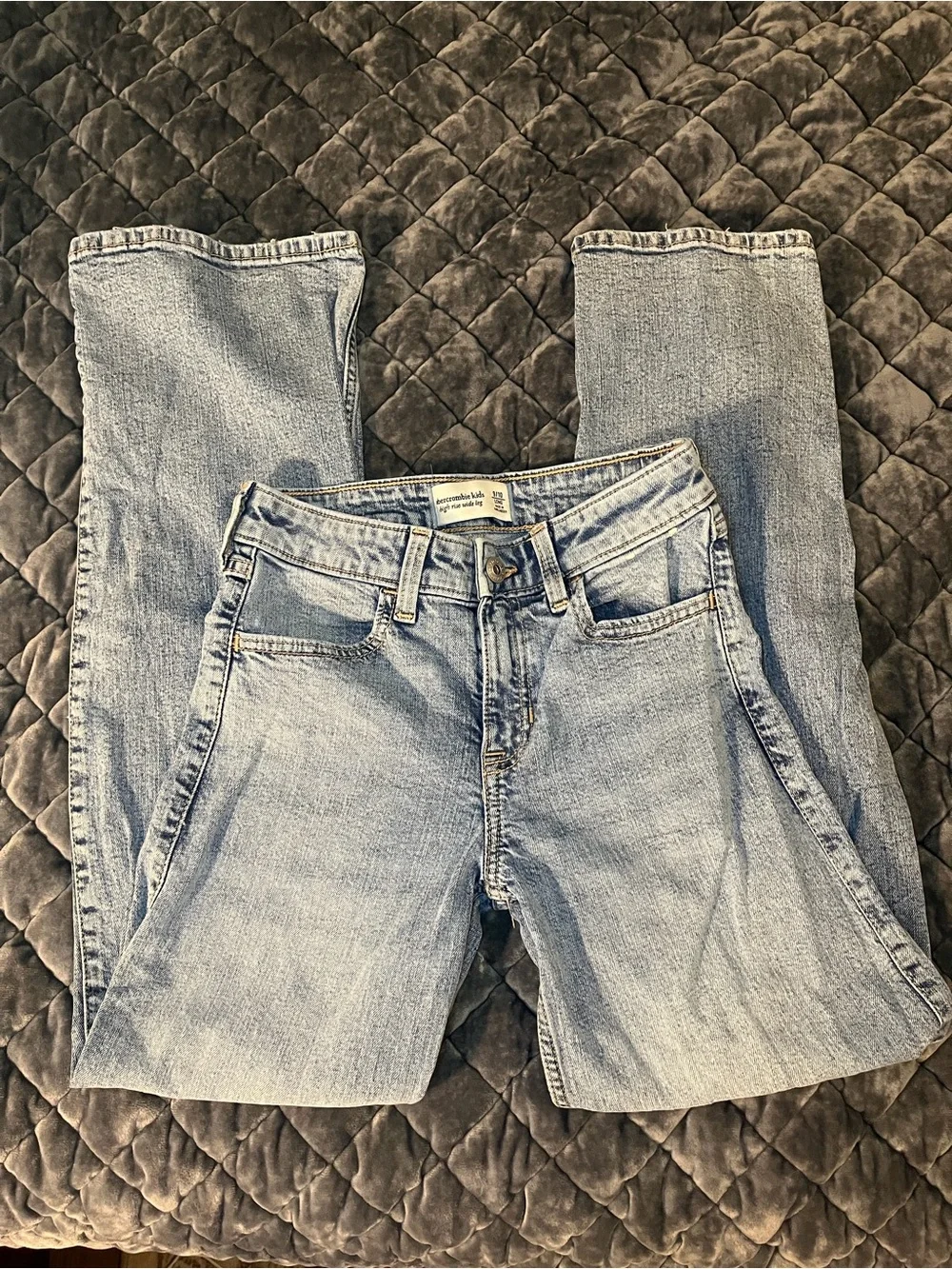 EUC abercrombie kids high-rise wide-leg jeans in a classic light denim 9/10L